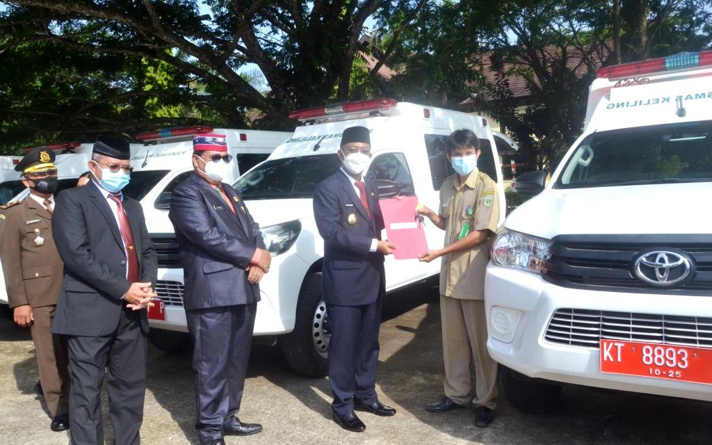 Pjs Bupati Serahkan 5 Mobil Pusling dan 1 Mobil Gudang Farmasi